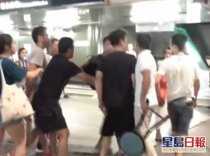 示威者當日於炮台山、北角一帶與政見不同人士爆發衝突。資料圖片