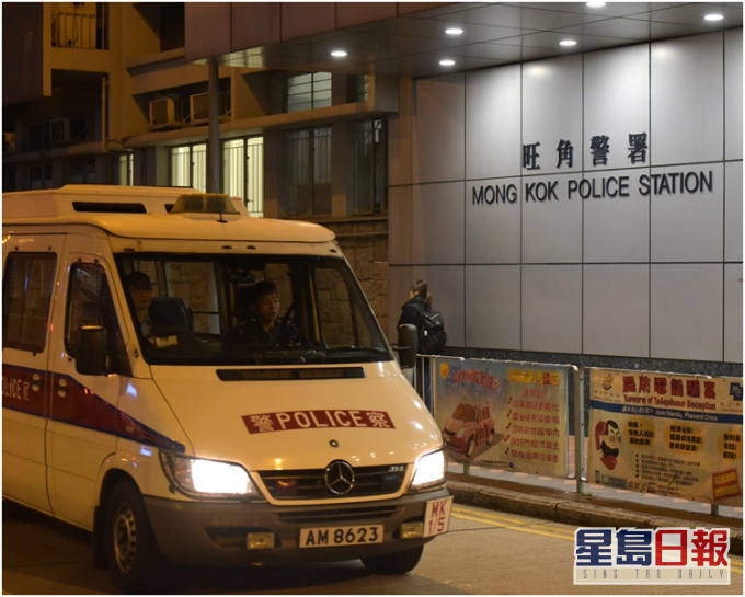 警員在兩人身上檢獲一把老虎鉗及5隻手套。資料圖片