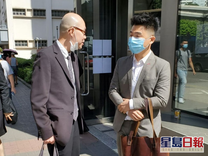 被告王志豪(戴眼鏡)及秦文翰(灰西裝)。葉君怡攝