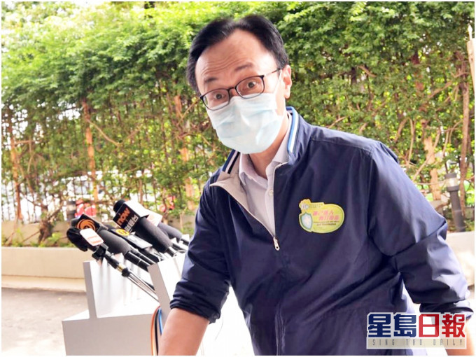 聶德權表示會在不同地區推行長者疫苗接種日。