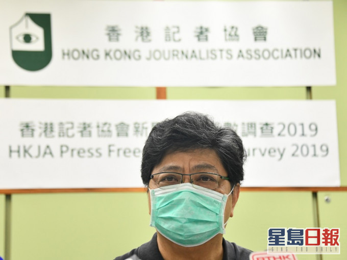 杨健兴指警员当晚阻止拍摄的行为令人难以接受。