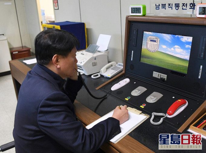 南韓透過板門店熱線電話，與北韓官員取得聯繫。AP