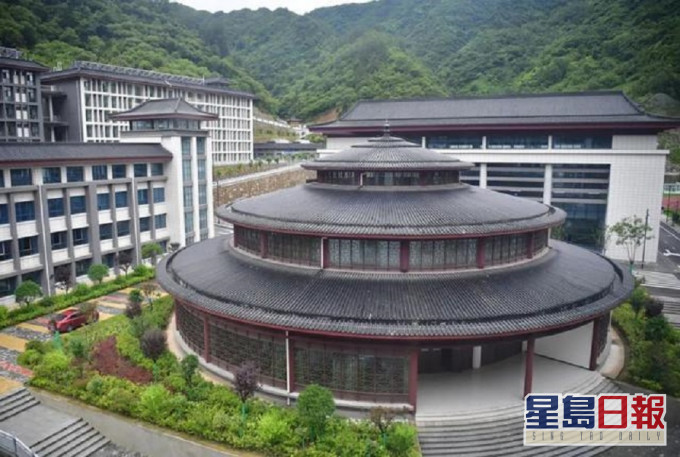 陝西脫貧縣投資高達7.1億建豪華中學引質疑。網上圖片