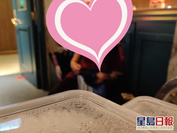 銀杏館加強派飯服務。FB圖片