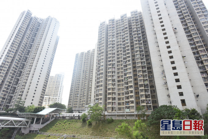 葵盛東邨6名男子疑違反限聚令。 資料圖片