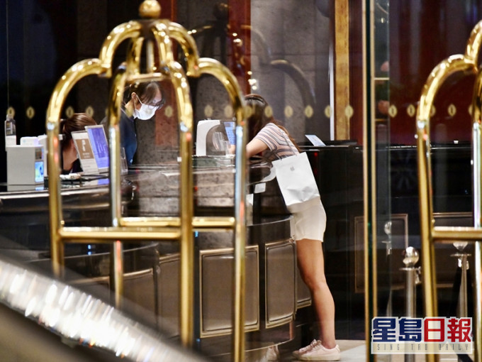 政府將實施先導計畫,資助非政府組織租用合適和入住率偏低的酒店和賓館單位作過渡性房屋用途。資料圖片