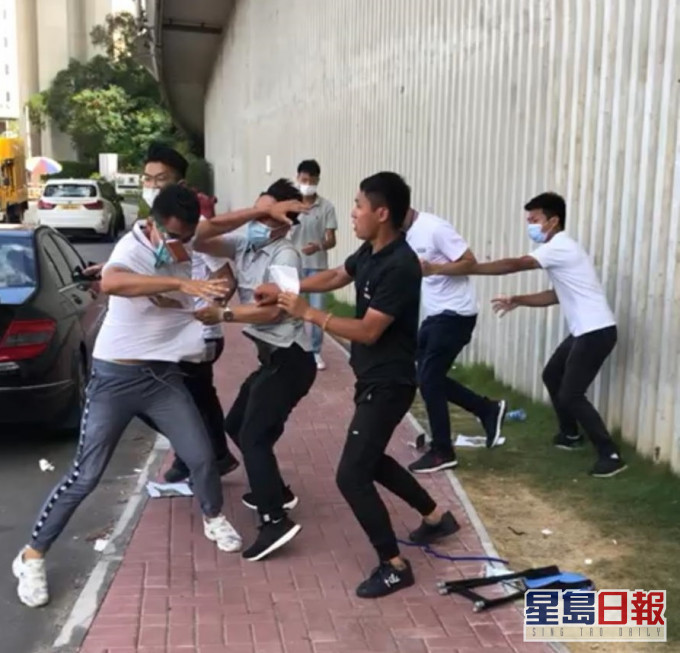 揭地产「街霸」动武之谜,争客抢地盘生存实录。