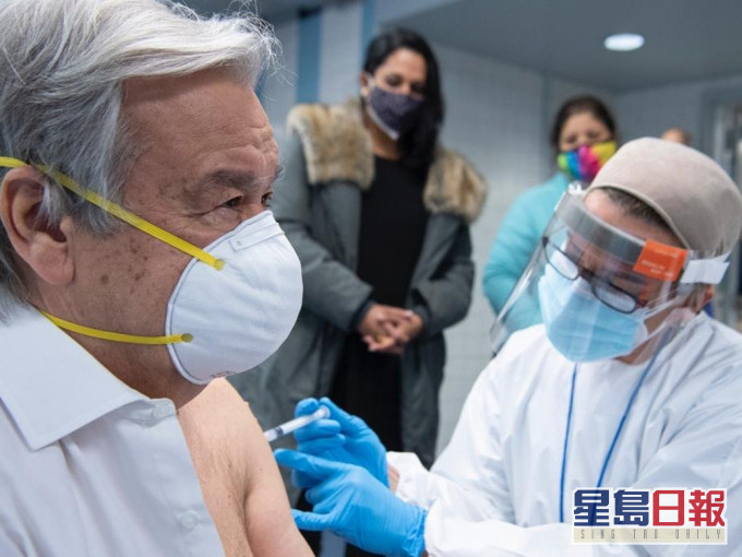 聯合國秘書長古特雷斯接種第一劑新冠疫苗。（網圖）