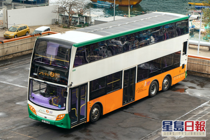 新巴城巴研發的首輛太陽能裝置雙層巴士。