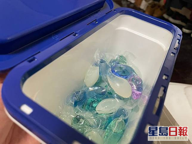 台灣一名7個月大女嬰趁大人沒為意誤食洗衣球。網圖