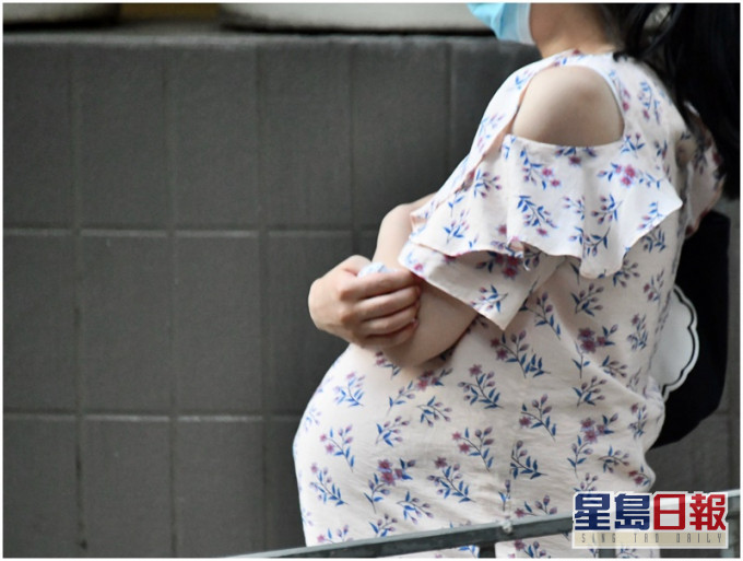 12月11日起,法定产假由10周延长至14周。资料图片