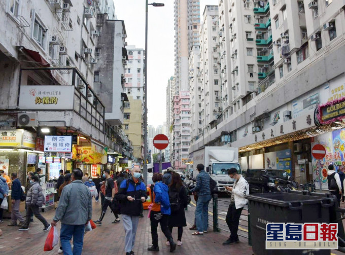 何启明指,深水埗区的确诊个案近日持续下跌。