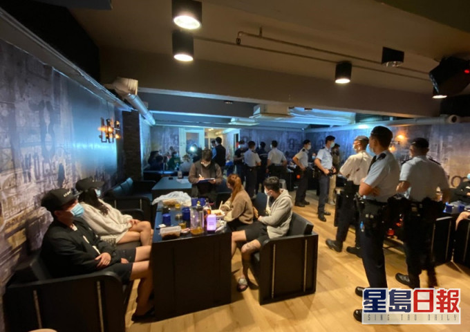 警掃觀塘工廈無牌吧。