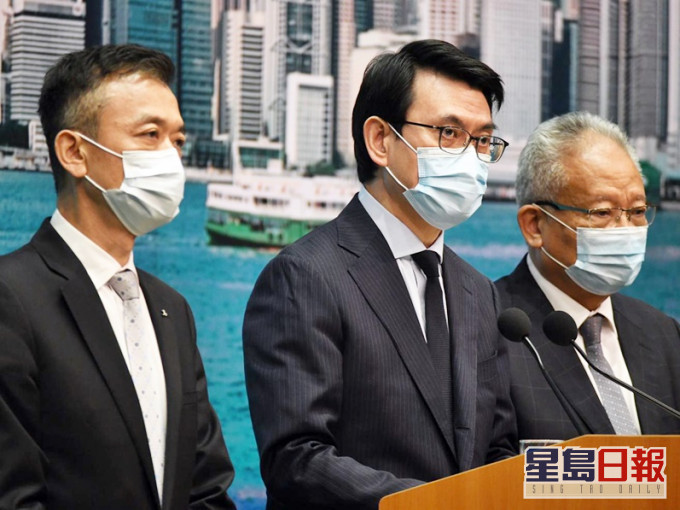 邱腾华(中)强调,当局的立场是坚持反对美方违反世贸的做法。