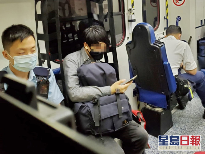 一名18岁青年欲在飞鹅山自杀崖寻死,社工报警求助。