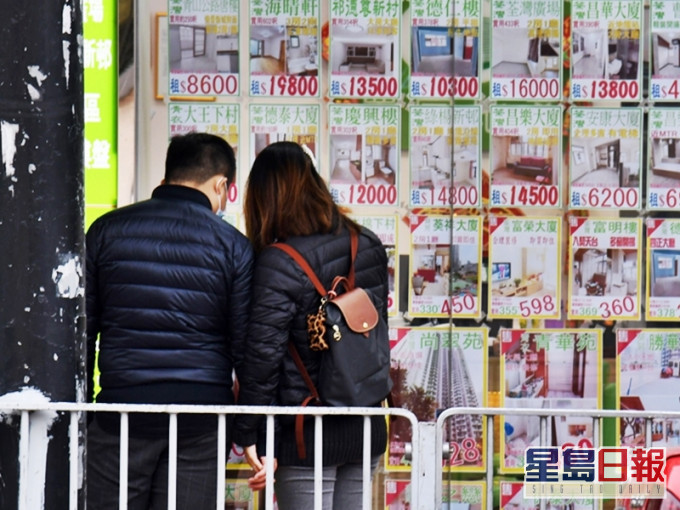 一名港女表示,拍拖一個月的男友邀請自己做買樓擔保人令她感到很猶豫。資料圖片(示意圖)