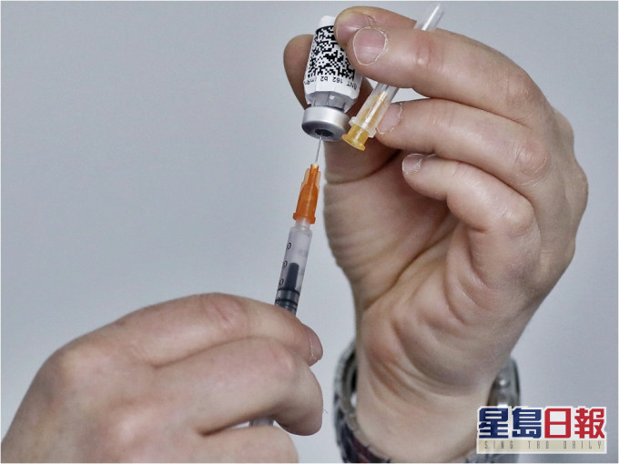 傳中國計畫7月前批准首款外國疫苗。AP資料圖片