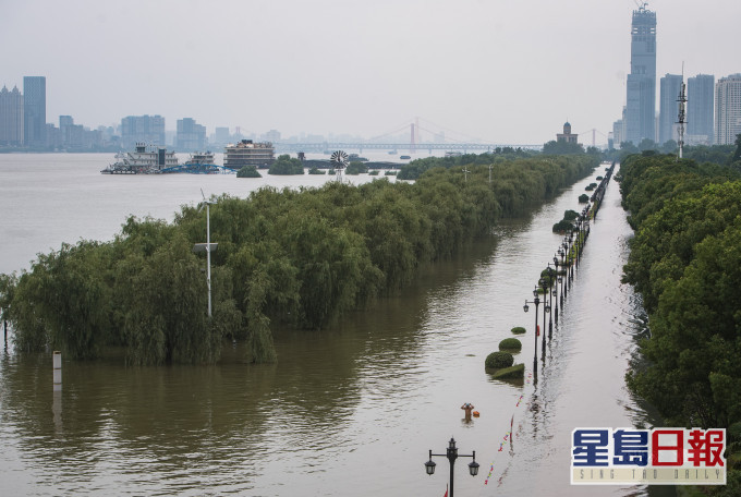 洪水通過漢口。新華社資料圖片