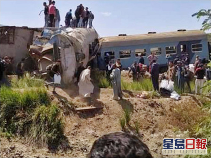 埃及南部火车相撞酿32死、66伤。网图
