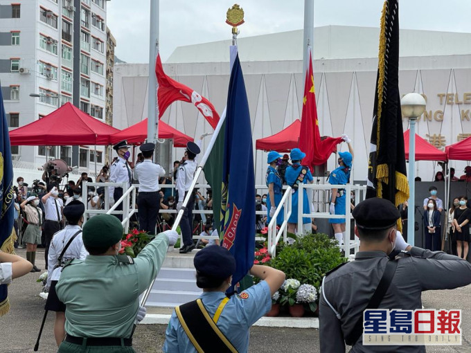 《世紀長征》五四升旗禮。