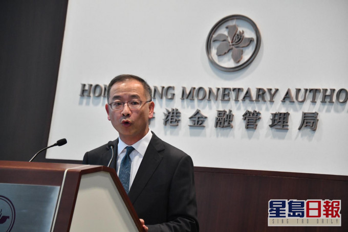 余偉文指環球央行放水有助支持經濟。