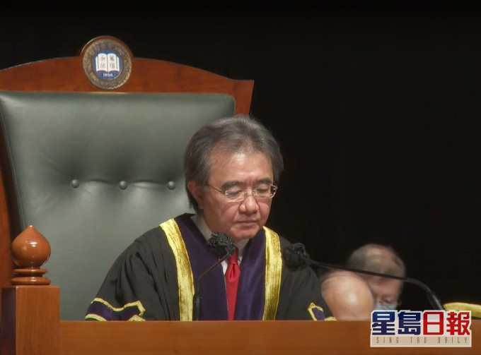 即將退休的錢大康,最後一次以校長身分出席畢業禮。影片截圖