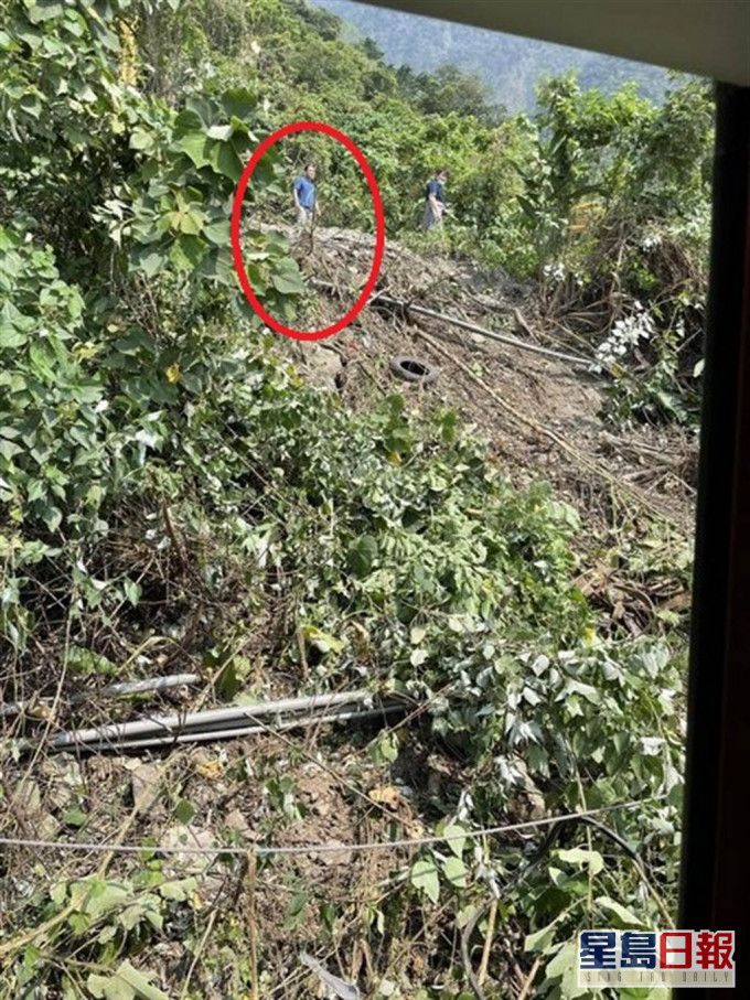 李義祥被揭意外後站山坡上,懷疑有所隱瞞。網上圖片