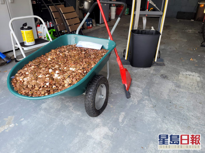 美漢辭職後被老闆拖糧,投訴後收到9萬個1美分硬幣。AP圖片