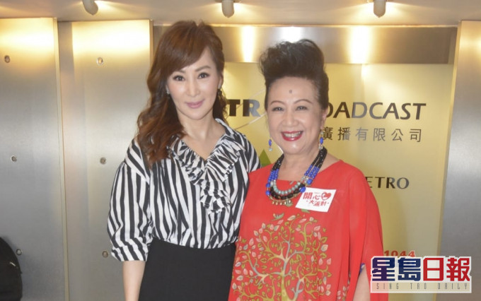家燕姐大赞罗霖保持健美又靓。