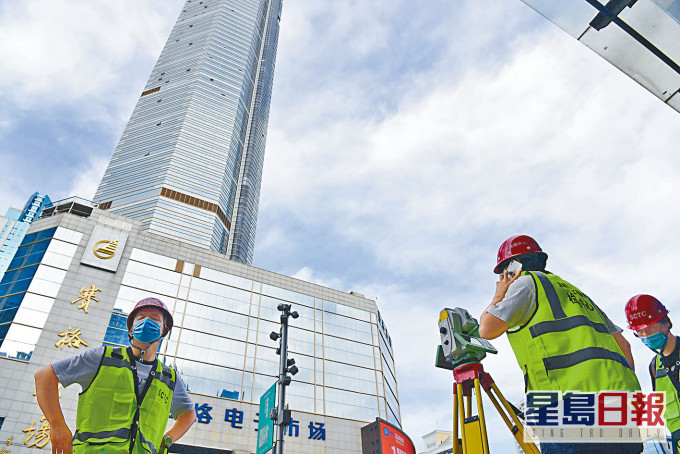 ■深圳賽格大廈樓高三百五十多米。