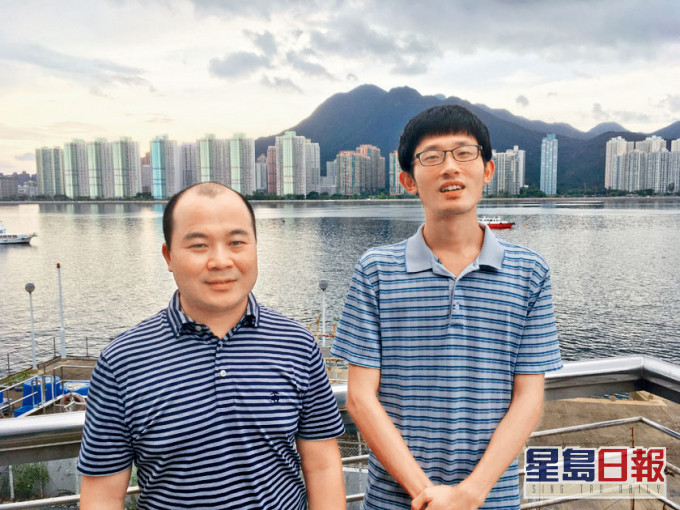 罗海伟(左)的研究团队,以新研究方法获取与阿尔法变形杆菌演化的时间讯息。