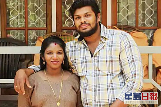 印度一名男子兩度放毒蛇冀咬死妻子。網圖