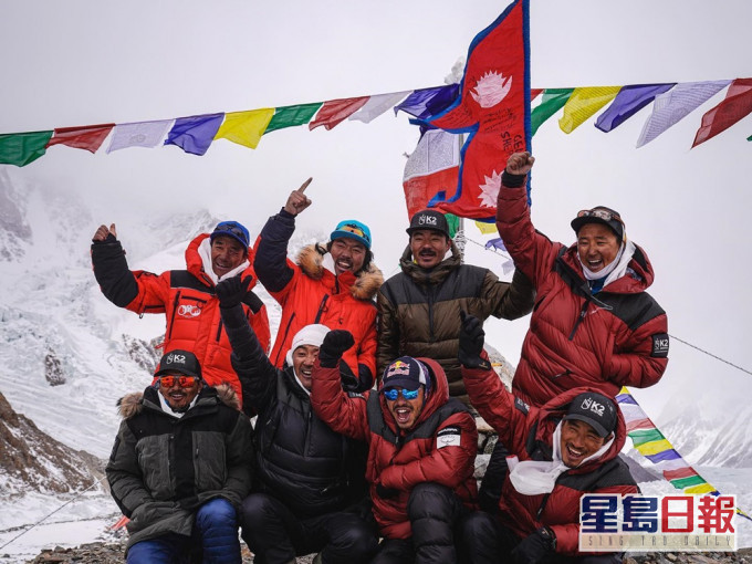 尼泊爾一支由10人組成的攀山隊上周六成功登上世界第二高峰喬戈里峰。Nirmal Purja FB