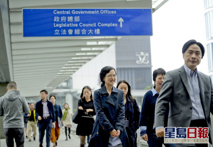 政府下周一起回复正常服务,大部份公务员正常上班。资料图片