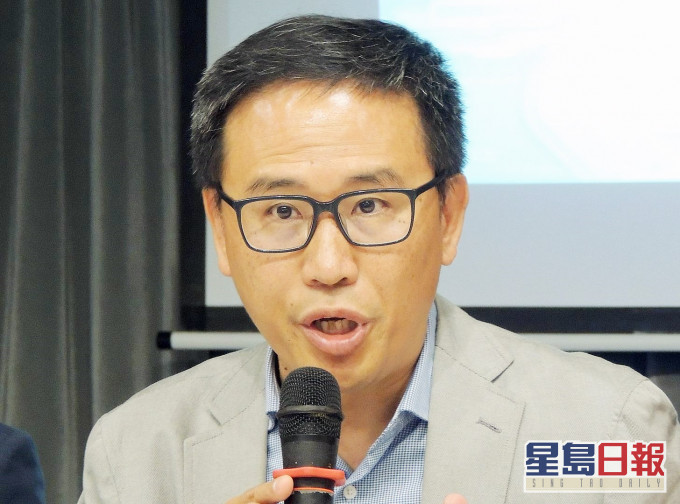 孔偉成指,本港學校以往較少使用內地教材。資料圖片