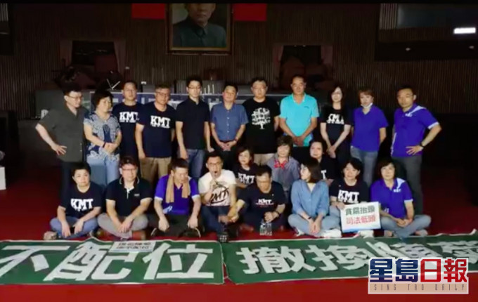 國民黨立委佔領立法院。國民黨立法院黨團FB