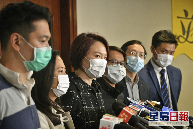民建聯主席李慧琼(左三)。資料圖片