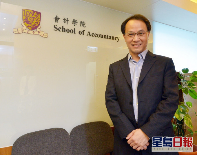 中大商學院高級講師李兆波認為,買銀債好過做銀行定存。資料圖片