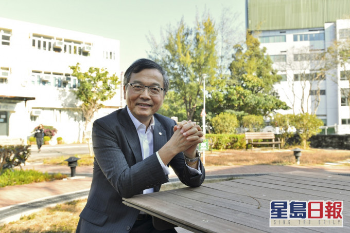林正財指政府正考慮准打疫苗者往安老院恩恤探訪。資料圖片