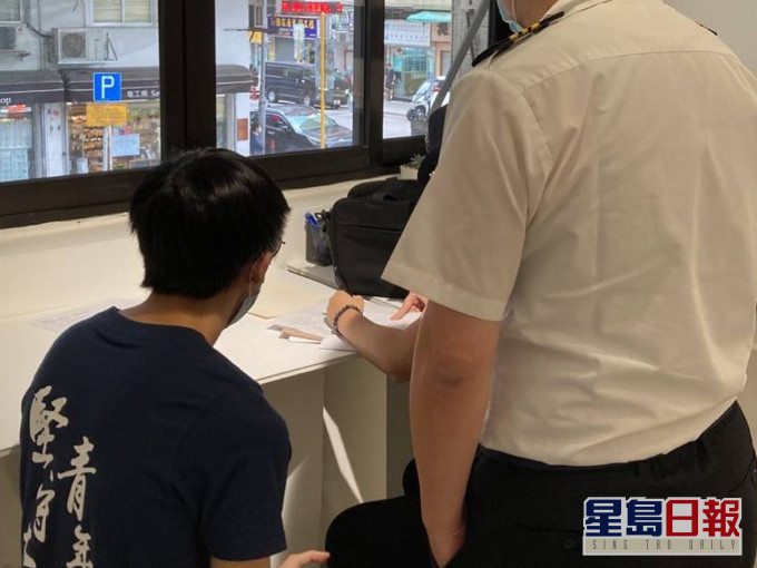 负责人罗子维录取警戒口供。「本土青年意志」Facebook 相片