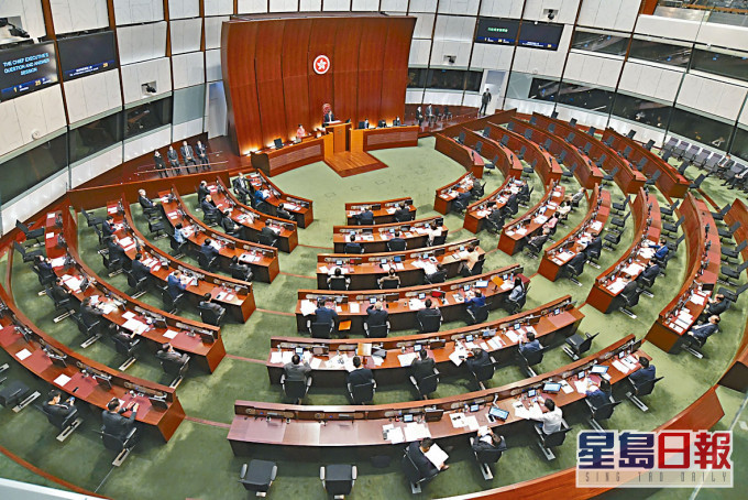 立法會大會昨日因八號風球取消,本屆會期只剩下兩次大會。