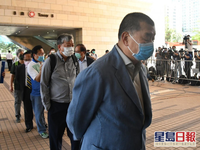 黎智英,楊森和李卓人先後抵達西九龍裁判法院。