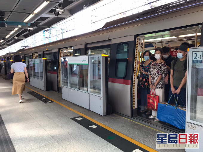 觀塘線列車服務一度受阻。