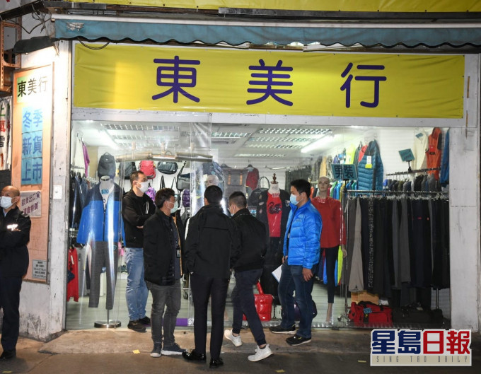 被劫其中一間涉事店舖。 資料圖片