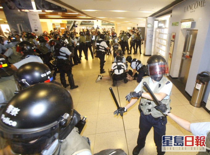 去年9月25日沙田港鐵站，警方作出驅散並拘捕多人。資料圖片