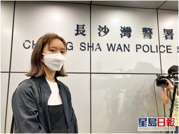 黃沅琳凌晨離開長沙灣警署。