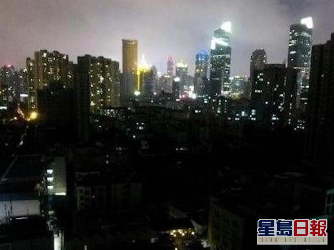 上海市区昨日多次跳掣停电,居民一度捱冻。网图