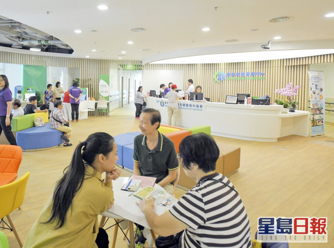 政府去年9月在葵青區成立首間地區康健中心。資料圖片