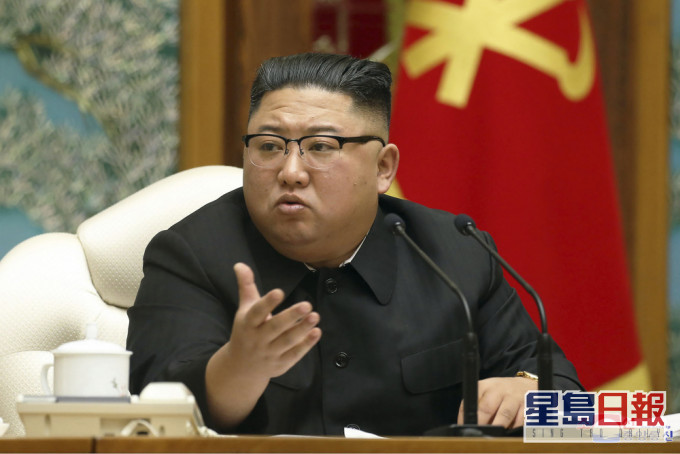 传金正恩因汇率剧烈波动、经济低迷,采取了一些不合常理的措施。ap图