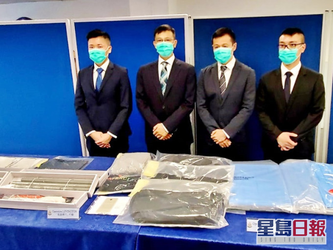警方展示檢獲的證物。